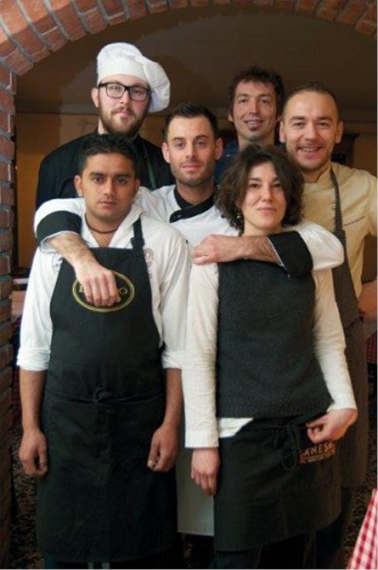 Da sinistra, nella fila dietro: Luca Passera, Carlo Corti e Giovanni D’Auria - Da sinistra, davanti: Sonny Sing, Lucio Dotti ed Elena Papini